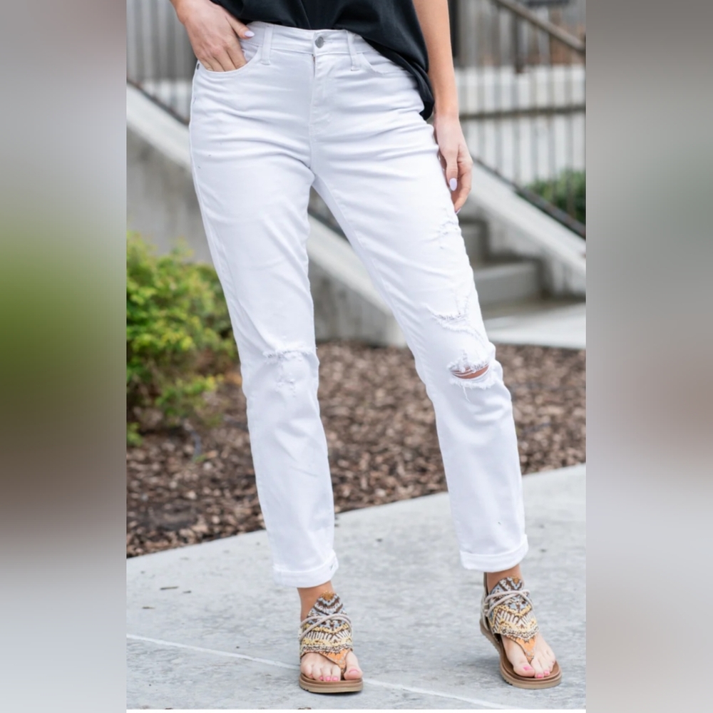 Judy Blue Mid-rise White Boyfriend Jeans size 11/30